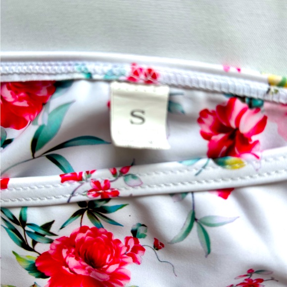 White Floral Bikini Bottoms with Matching Top Like New size S - Picture 2 of 4
